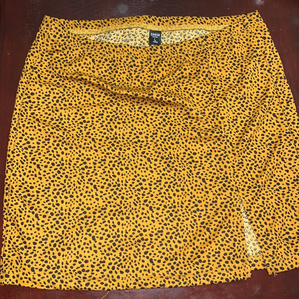 SHEIN Split hem Dalmatian print skirt